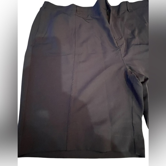 ⛳️NWT 32 degrees women’s size 18 navy blue shorts. 9” inseam - Picture 2 of 9